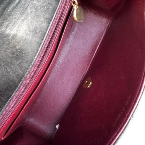 💕VINTAGE CHANEL DIANA BLACK Lambskin Leather 24K Gold-Plated Hardware • SMALL - Picture 12 of 16